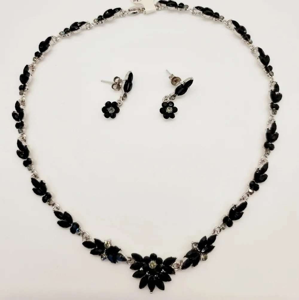 NWT Rhodium plated Silver Black Necklace Earring Set